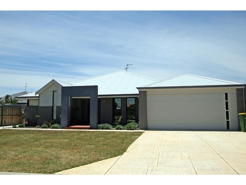 4 Gardenia Approach, Halls Head WA 6210