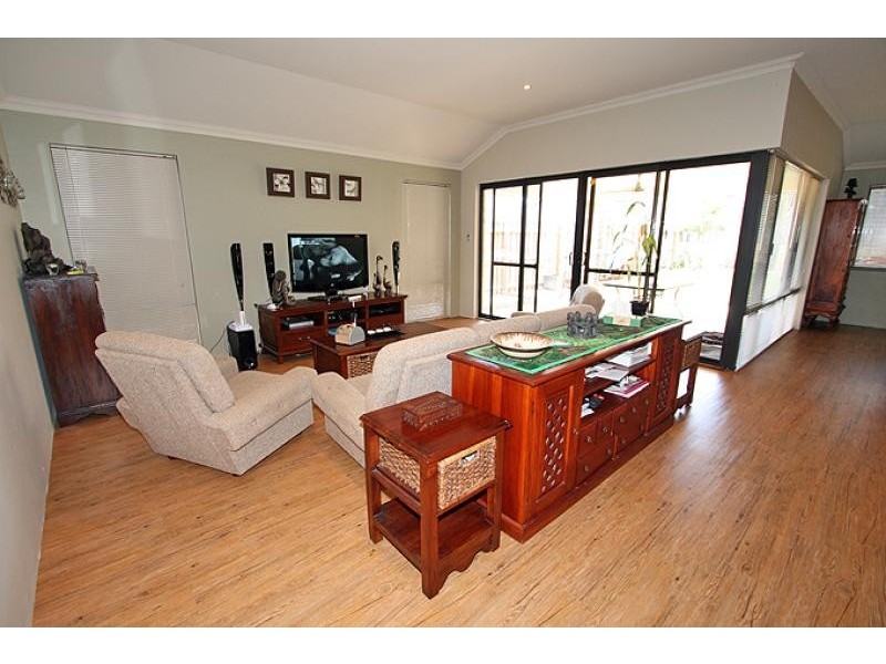 4 Gardenia Approach, Halls Head WA 6210