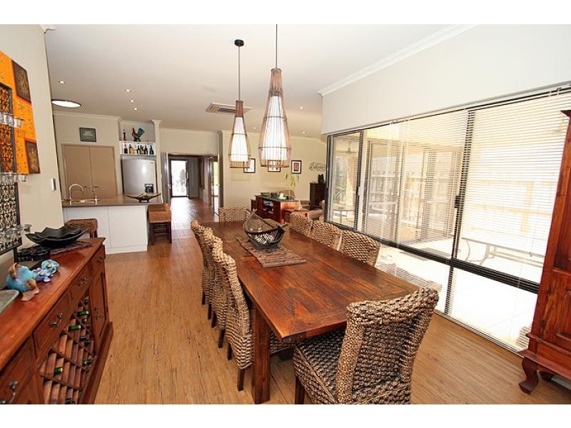 4 Gardenia Approach, Halls Head WA 6210