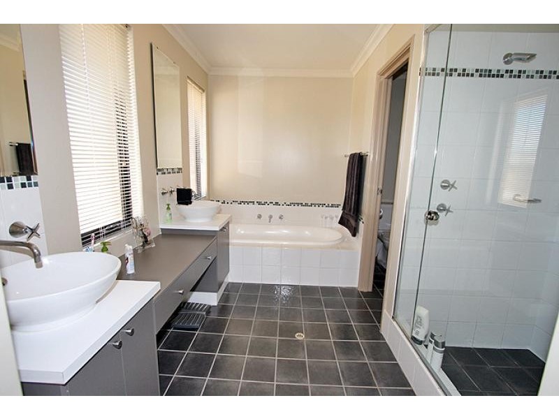 4 Gardenia Approach, Halls Head WA 6210