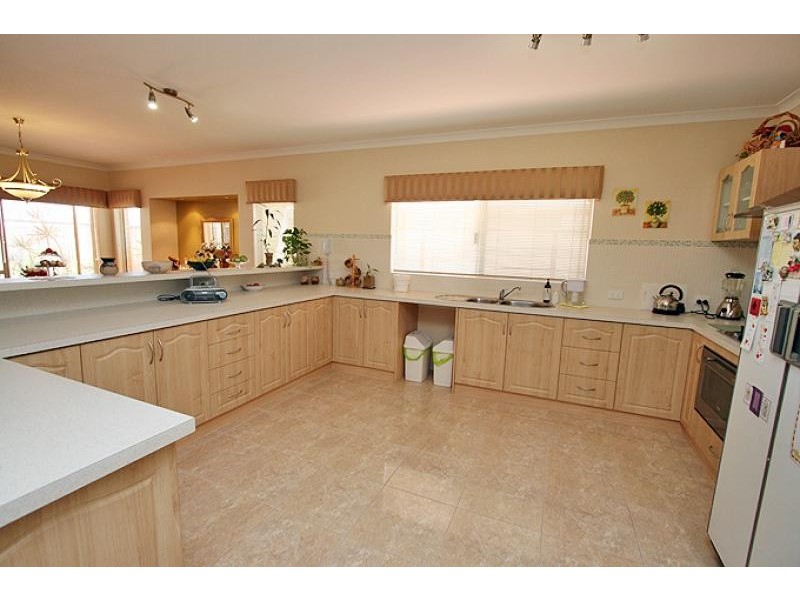 15 Nellie Green, Dudley Park WA 6210