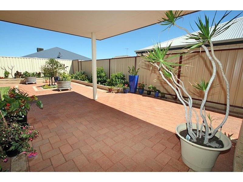 15 Nellie Green, Dudley Park WA 6210