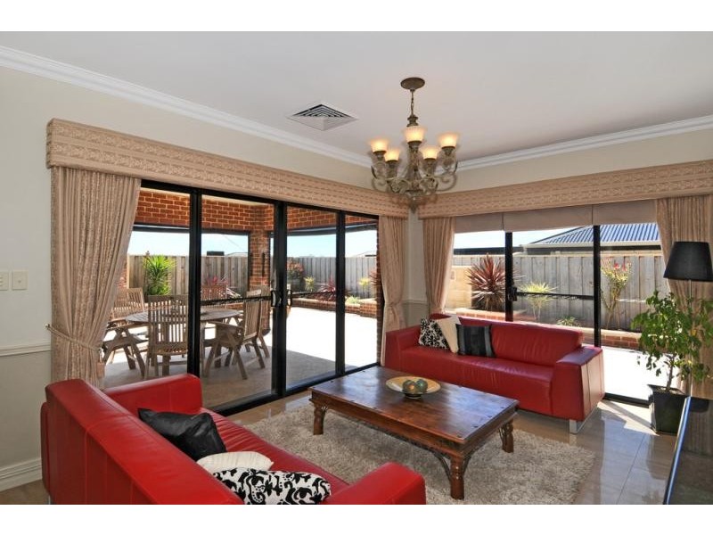 10 Cordia Way, Halls Head WA 6210