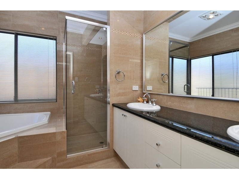 10 Cordia Way, Halls Head WA 6210