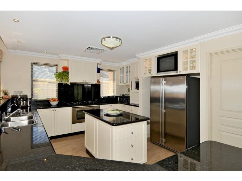 10 Cordia Way, Halls Head WA 6210