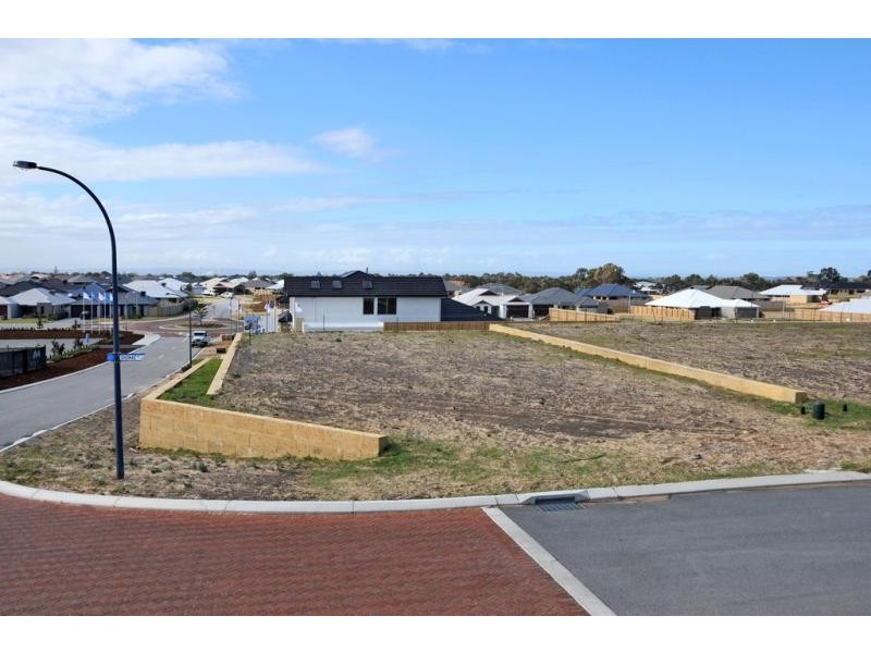 16 Shonae Pass, Halls Head WA 6210