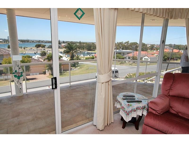 24 Hill Street, Halls Head WA 6210