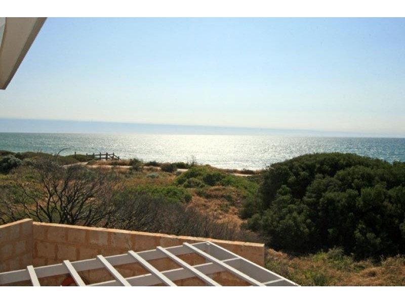 28 Hideaway Cove, Halls Head WA 6210