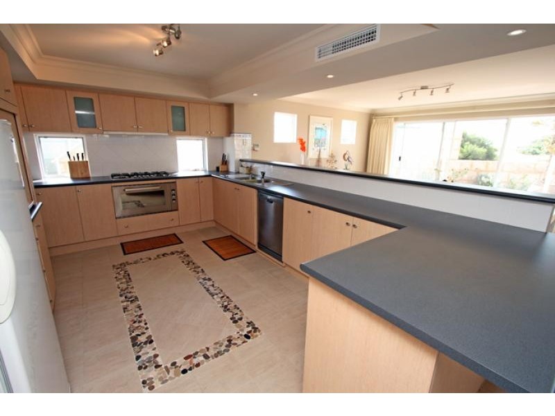 28 Hideaway Cove, Halls Head WA 6210