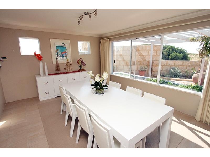 28 Hideaway Cove, Halls Head WA 6210