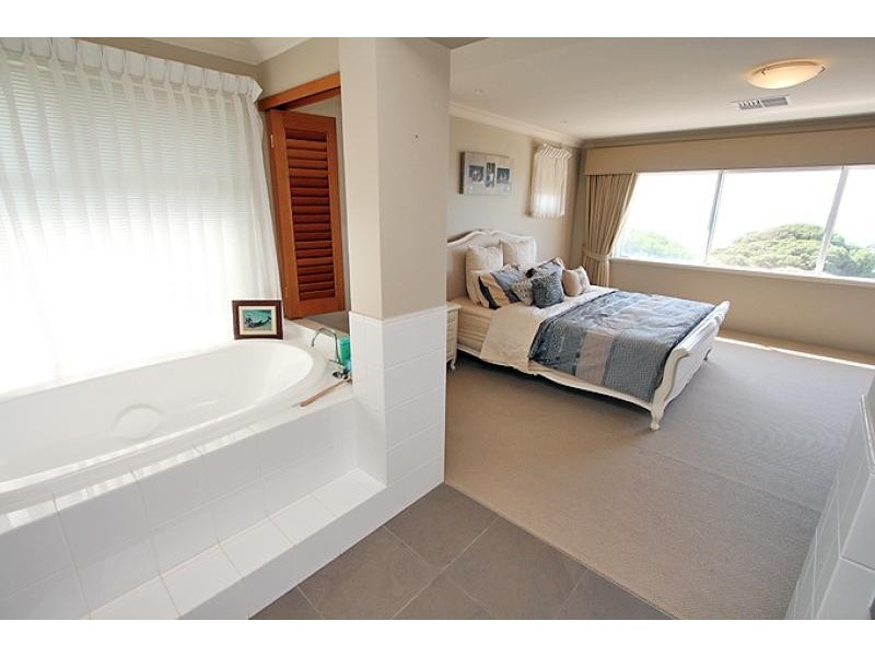 28 Hideaway Cove, Halls Head WA 6210