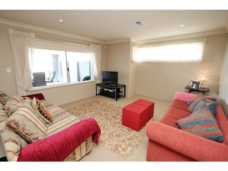 28 Hideaway Cove, Halls Head WA 6210