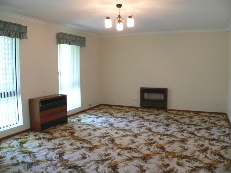 2 Muir Place, Halls Head WA 6210