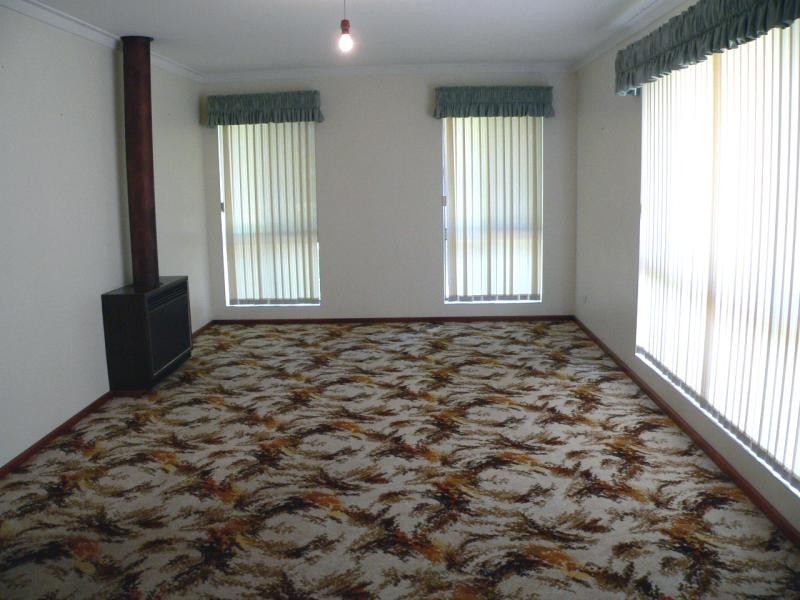 2 Muir Place, Halls Head WA 6210