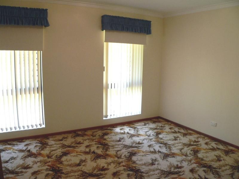 2 Muir Place, Halls Head WA 6210