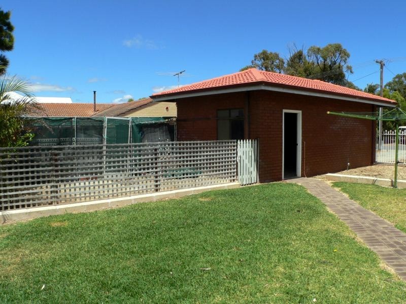 2 Muir Place, Halls Head WA 6210