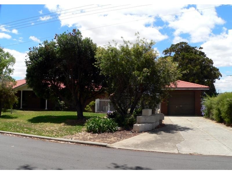 2 Muir Place, Halls Head WA 6210
