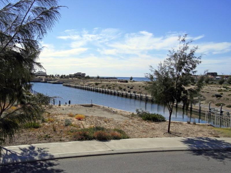 2 Nautical Pass, Dawesville WA 6211