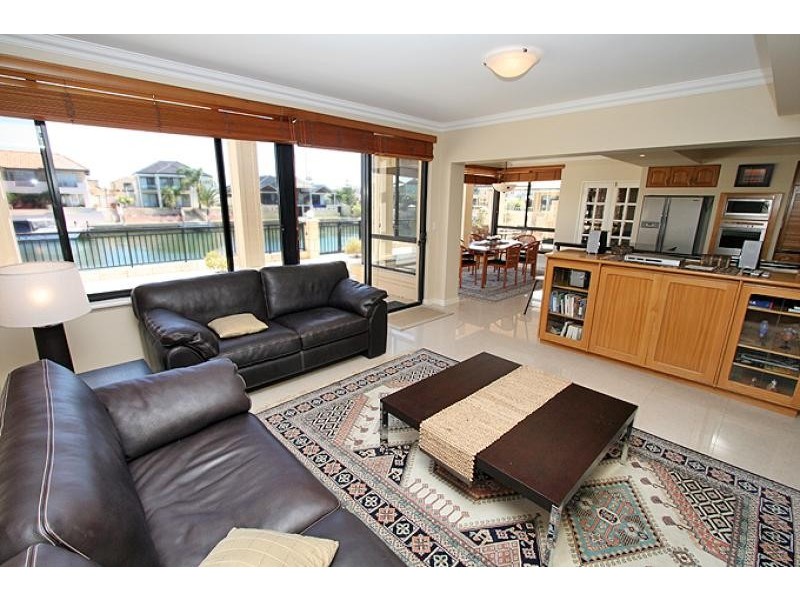 24 Picaroon Place, Mandurah WA 6210