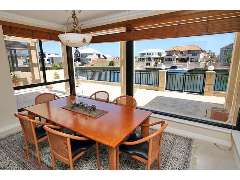 24 Picaroon Place, Mandurah WA 6210