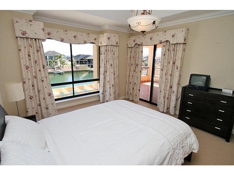 24 Picaroon Place, Mandurah WA 6210