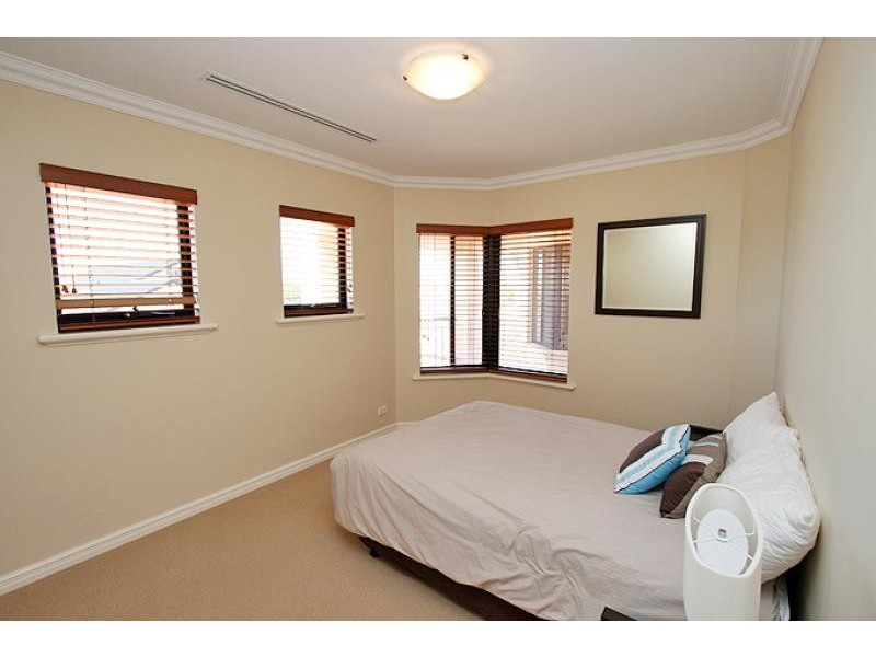 24 Picaroon Place, Mandurah WA 6210
