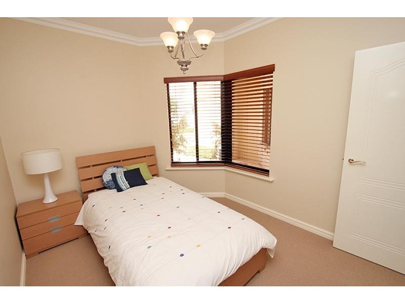 24 Picaroon Place, Mandurah WA 6210
