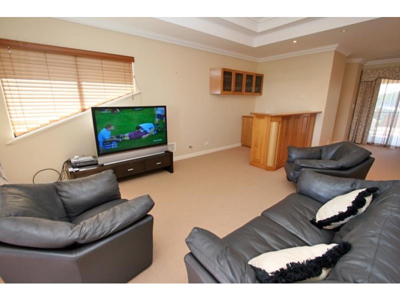 24 Picaroon Place, Mandurah WA 6210