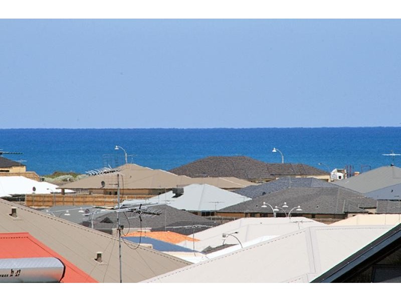 13 Lilly Pilly Lookout, Halls Head WA 6210