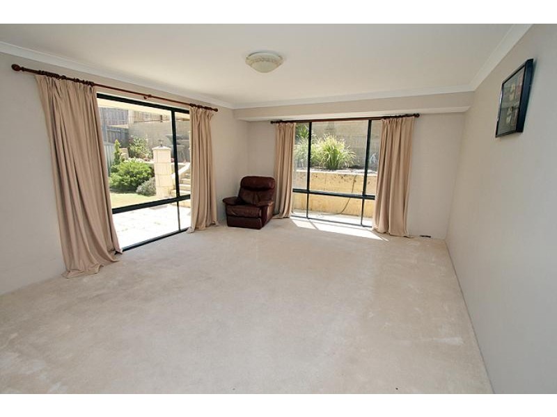 13 Lilly Pilly Lookout, Halls Head WA 6210