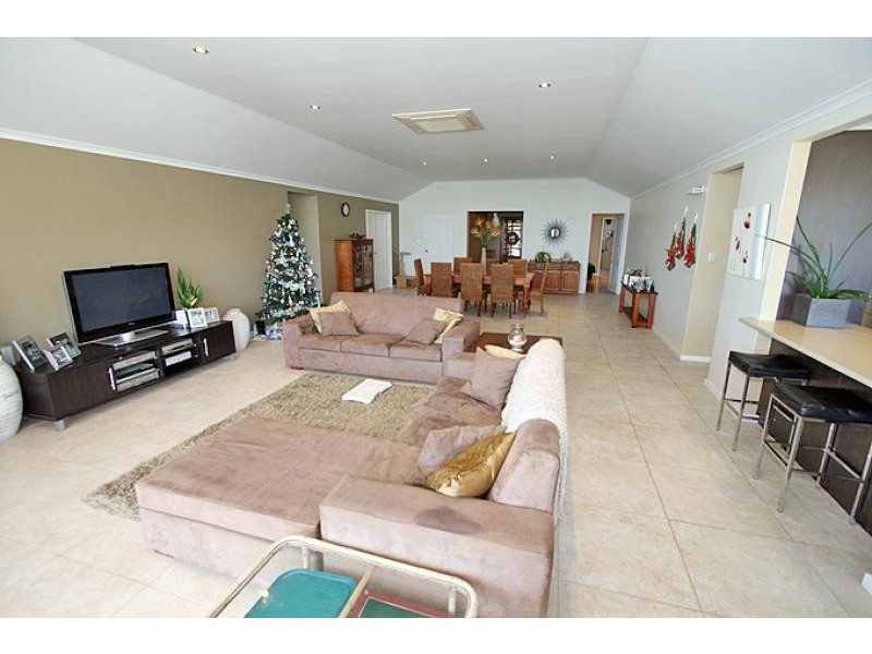 37 Australis Circle, Wannanup WA 6210