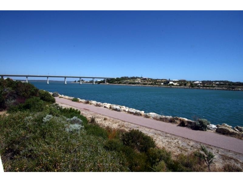 37 Australis Circle, Wannanup WA 6210