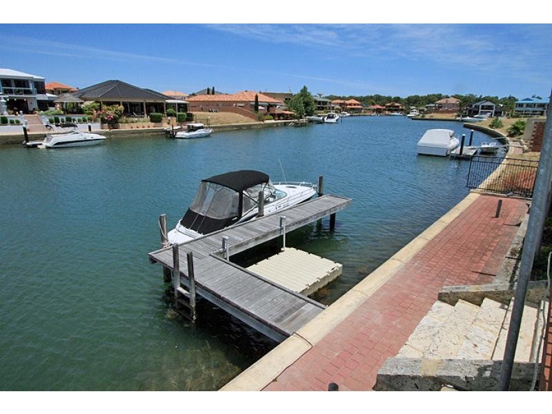 18 Genevieve Court, Halls Head WA 6210