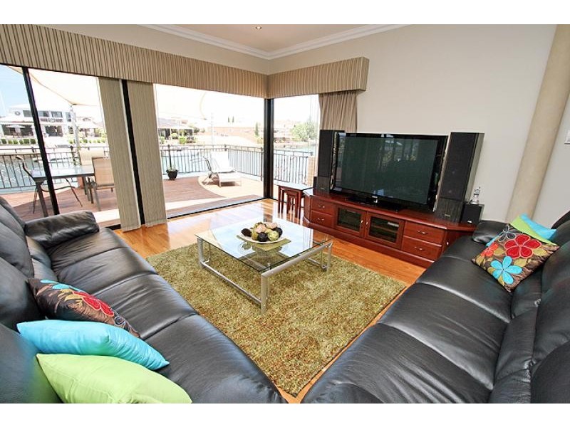 18 Genevieve Court, Halls Head WA 6210