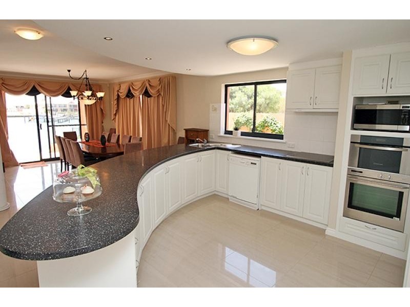 26 Rialto Place, Halls Head WA 6210