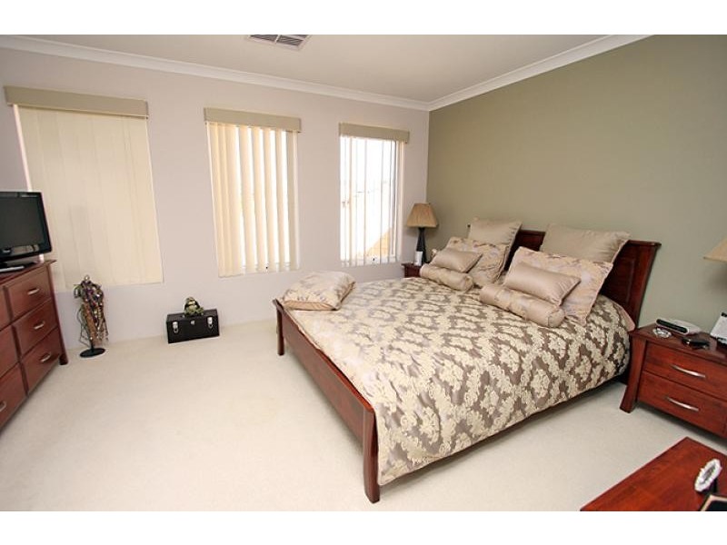 17 Buttercup Parkway, Halls Head WA 6210