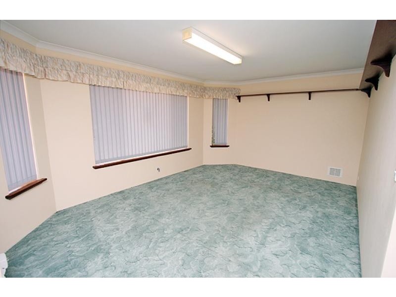 1 Sandalwood Parade, Halls Head WA 6210