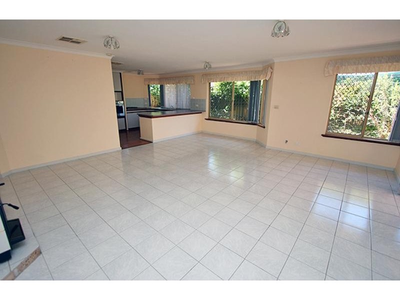1 Sandalwood Parade, Halls Head WA 6210