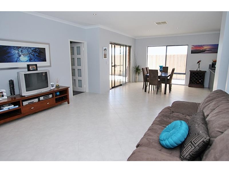 48 Carissa Turn, Halls Head WA 6210