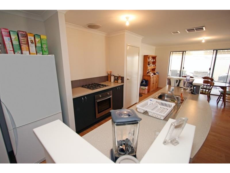 35 Lismore Ridge, Lakelands WA 6180