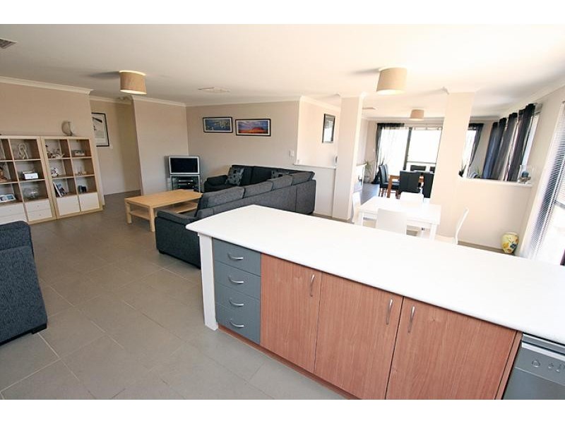 24 Scarab Court, Halls Head WA 6210