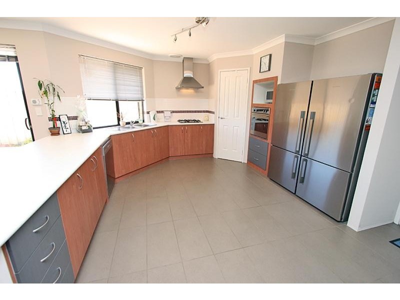 24 Scarab Court, Halls Head WA 6210