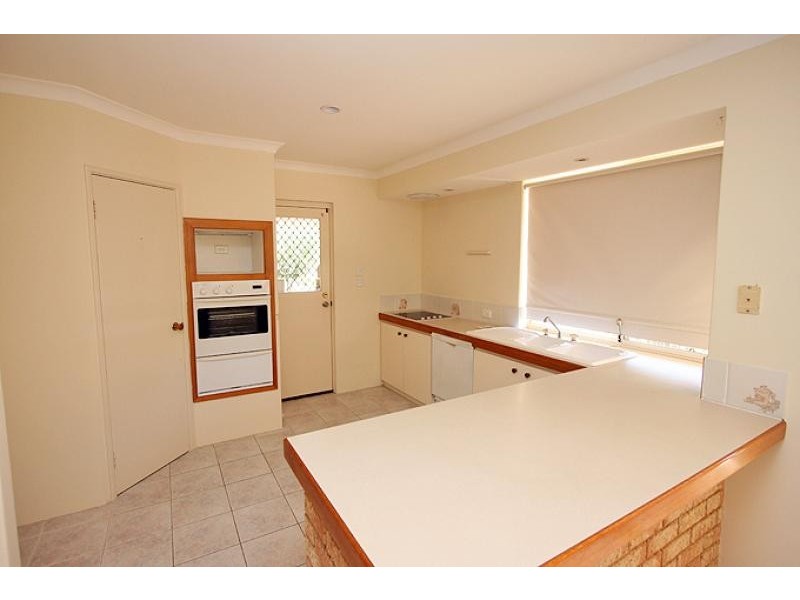 7 Noosa Court, Halls Head WA 6210