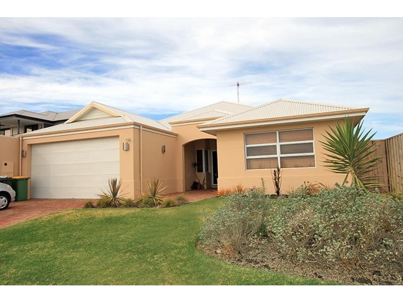 8 Sugarwood Terrace, Halls Head WA 6210