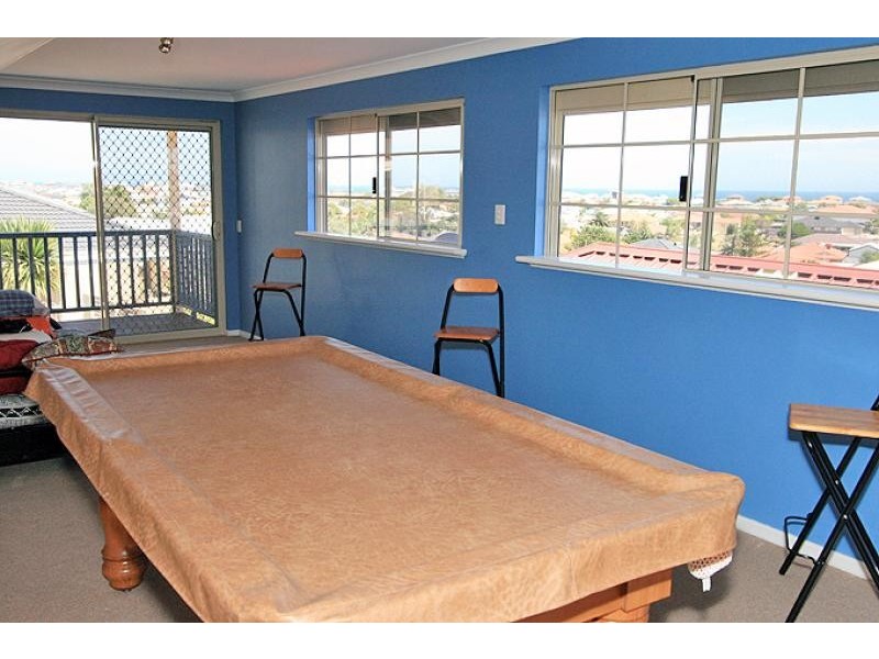 4 Dryandra Place, Halls Head WA 6210