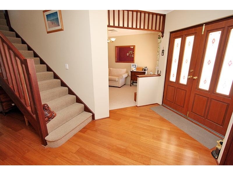 4 Dryandra Place, Halls Head WA 6210