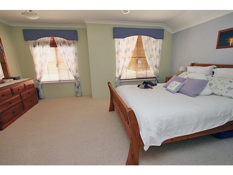 4 Dryandra Place, Halls Head WA 6210