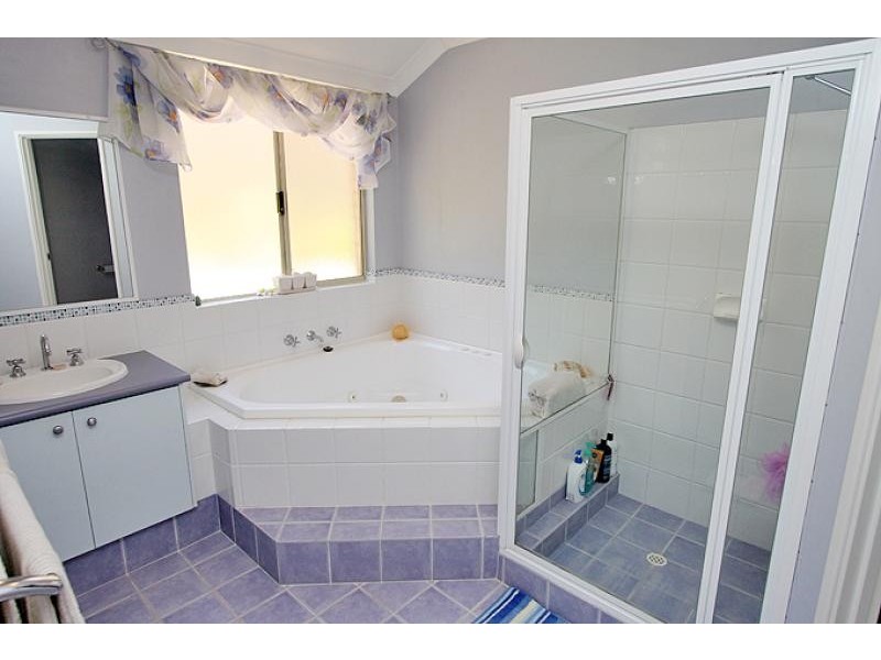 4 Dryandra Place, Halls Head WA 6210