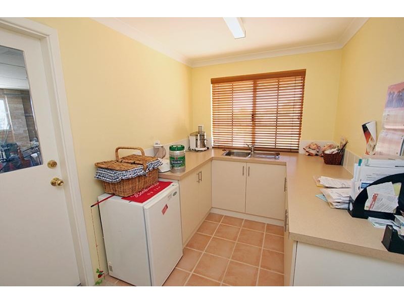 4 Dryandra Place, Halls Head WA 6210