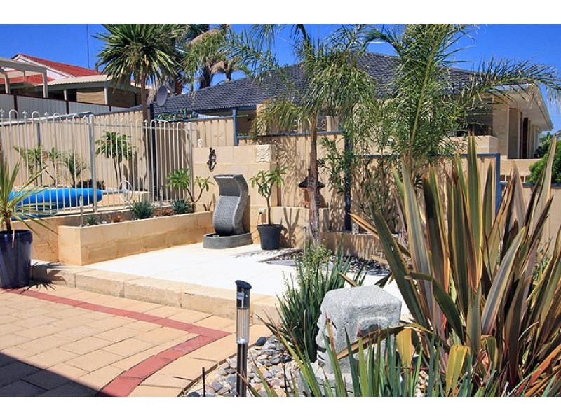 4 Dryandra Place, Halls Head WA 6210